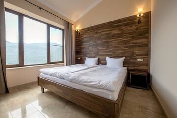Фото номера Люкс с видом на горы Курортные отели Lastiver Resort г. Енокаван 6