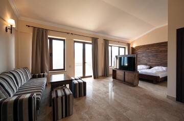 Фото номера Люкс с видом на горы Курортные отели Lastiver Resort г. Енокаван 7