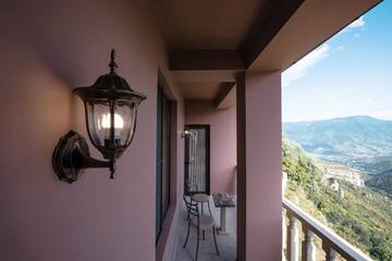 Фото номера Семейный номер с видом на горы Курортные отели Lastiver Resort г. Енокаван 5